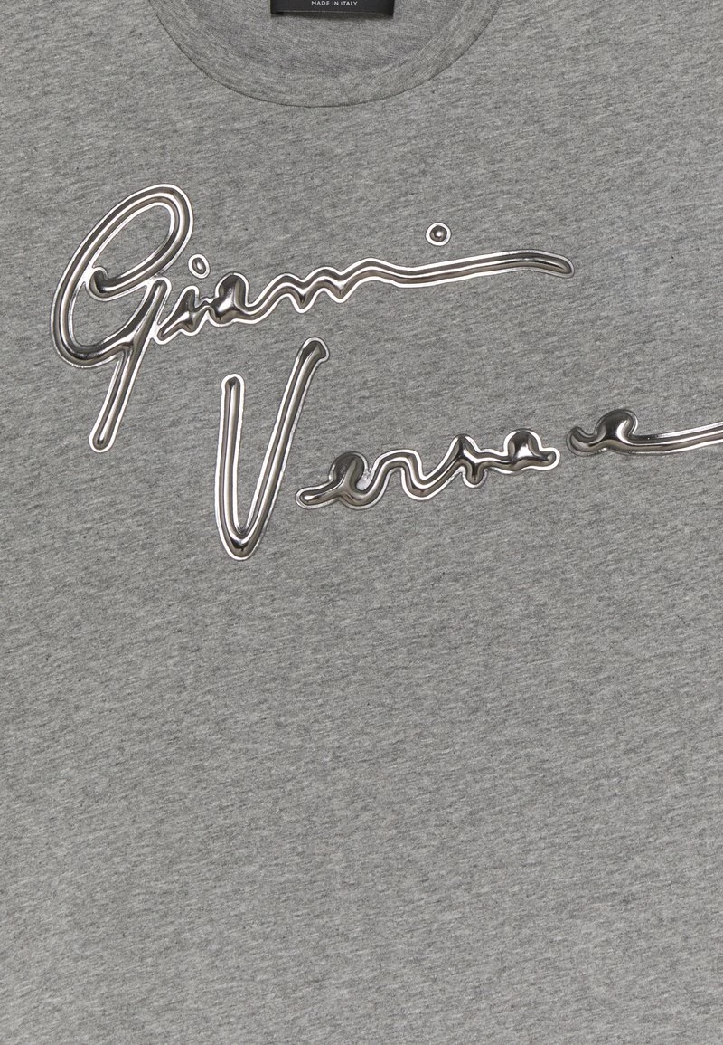 Versace Enfant SHORT SLEEVES PLAIN AIGNATURE T Shirt Imprimé Greymelange/gunmetal 3 Versace Enfant SHORT SLEEVES PLAIN AIGNATURE T Shirt Imprimé Greymelange/gunmetal – Image 3