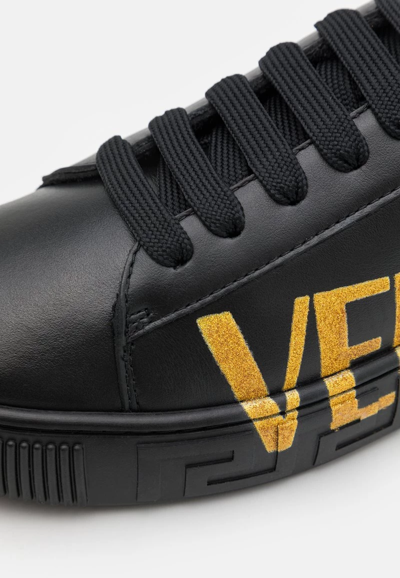 Versace Enfant Baskets Basses Nero/oro 6 Versace Enfant Baskets Basses Nero/oro – Image 6