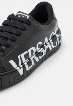 Versace UNISEX Baskets Basses Black/white 11 Versace UNISEX Baskets Basses Black/white -Versace Soldes 2022 082bafe0463a45009c322453f847b854