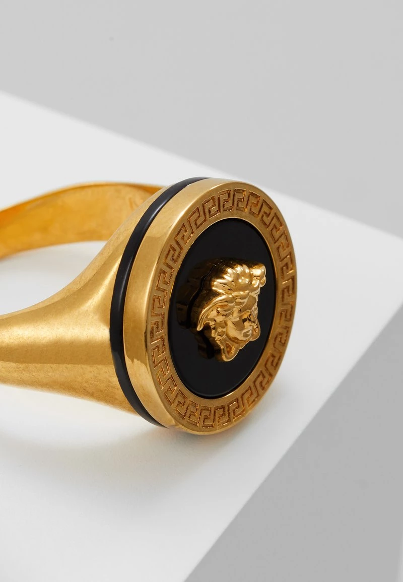 Versace Unisex Bague Nero/oro Tribute 6 Versace Unisex Bague Nero/oro Tribute – Image 6
