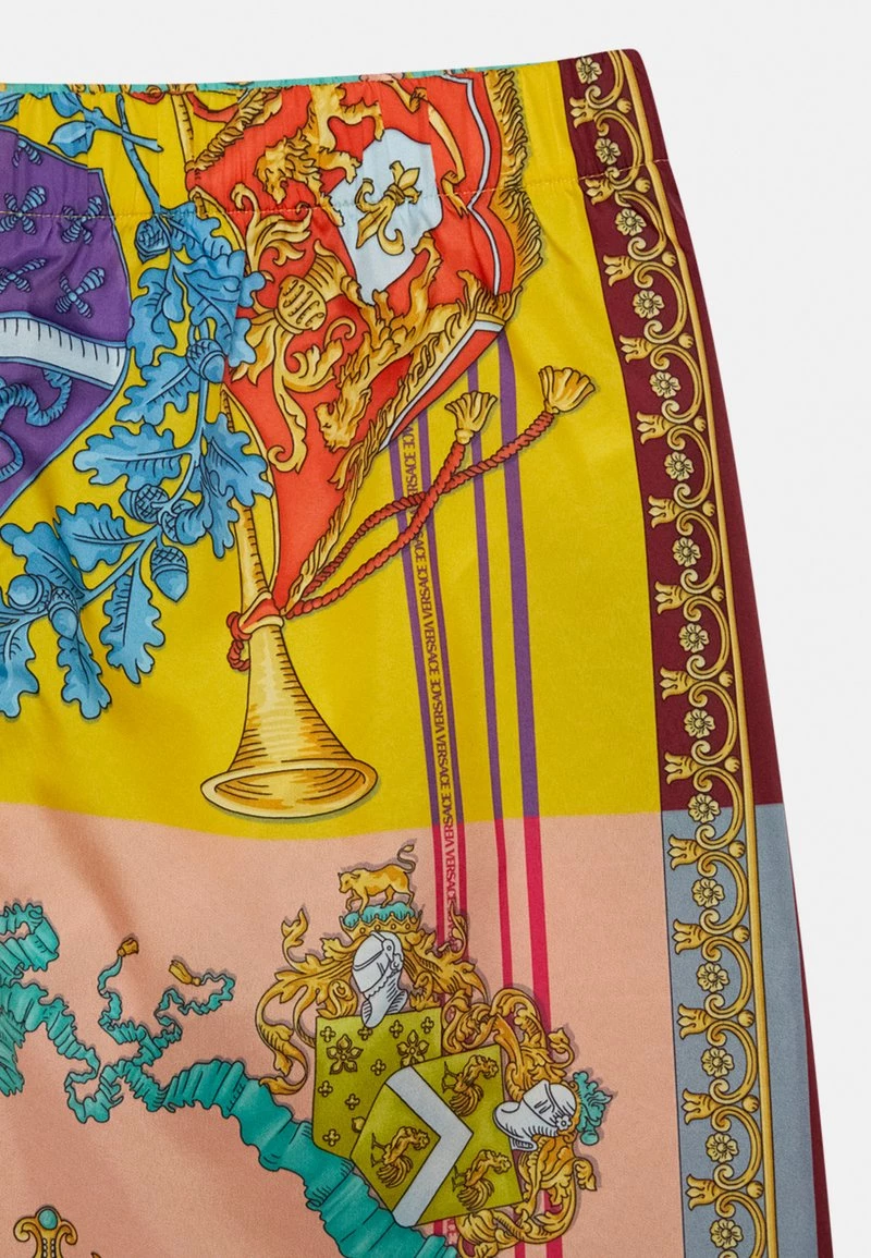 Versace GIADA STAMPA ROYAL REBELLION Short De Bain Multicolor Enfant 3 Versace GIADA STAMPA ROYAL REBELLION Short De Bain Multicolor Enfant – Image 3