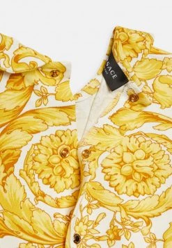 Versace GIFT SET JERSEY BAROCCO KIDS UNISEX Pyjama Bianco+oro 5 Versace GIFT SET JERSEY BAROCCO KIDS UNISEX Pyjama Bianco+oro -Versace Soldes 2022 30dd24c55ae54f429f50dbbad3a962c2