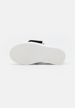 Versace Baskets Basses Nero/bianco/oro Enfant -Versace Soldes 2022 409b6da97de94584bdffa62c8174a0fa