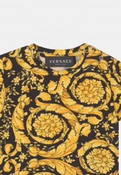 Versace BAROCCO KIDS UNISEX T Shirt Imprimé Nero/oro 5 Versace BAROCCO KIDS UNISEX T Shirt Imprimé Nero/oro -Versace Soldes 2022 4e2941aba1d14ab19d177f692bab68b3