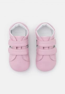 Versace Enfant Chaussons Pour Bébé Rosa -Versace Soldes 2022 51171e66e1a84d7eb3905b5970121fa3