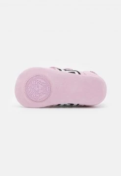 Versace Enfant Chaussons Pour Bébé Rosa -Versace Soldes 2022 5a21e101763b43cf873c8a22ee844dfc