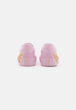 Versace Enfant Baskets Basses Light Pink/oro -Versace Soldes 2022 65b44df36dff4e10876f3b1d7c0ab834