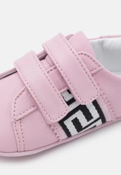 Versace Enfant Chaussons Pour Bébé Rosa -Versace Soldes 2022 74f812fce46f45329036c4c3f0dca023