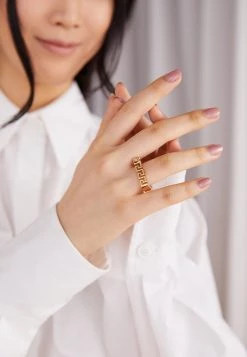 Versace Femme Bague Gold Coloured -Versace Soldes 2022 784731e3709a40c790ba1f197214c371