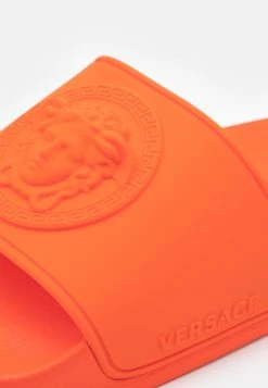 Versace SLIDES UNISEX Mules Neon Orange -Versace Soldes 2022 86d2506a5b2b4a7aa9346f1871fe7dda