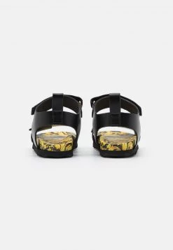 Versace UNISEX Sandales Black/gold -Versace Soldes 2022 916192a119c14aa896fa3ca7f21d1246