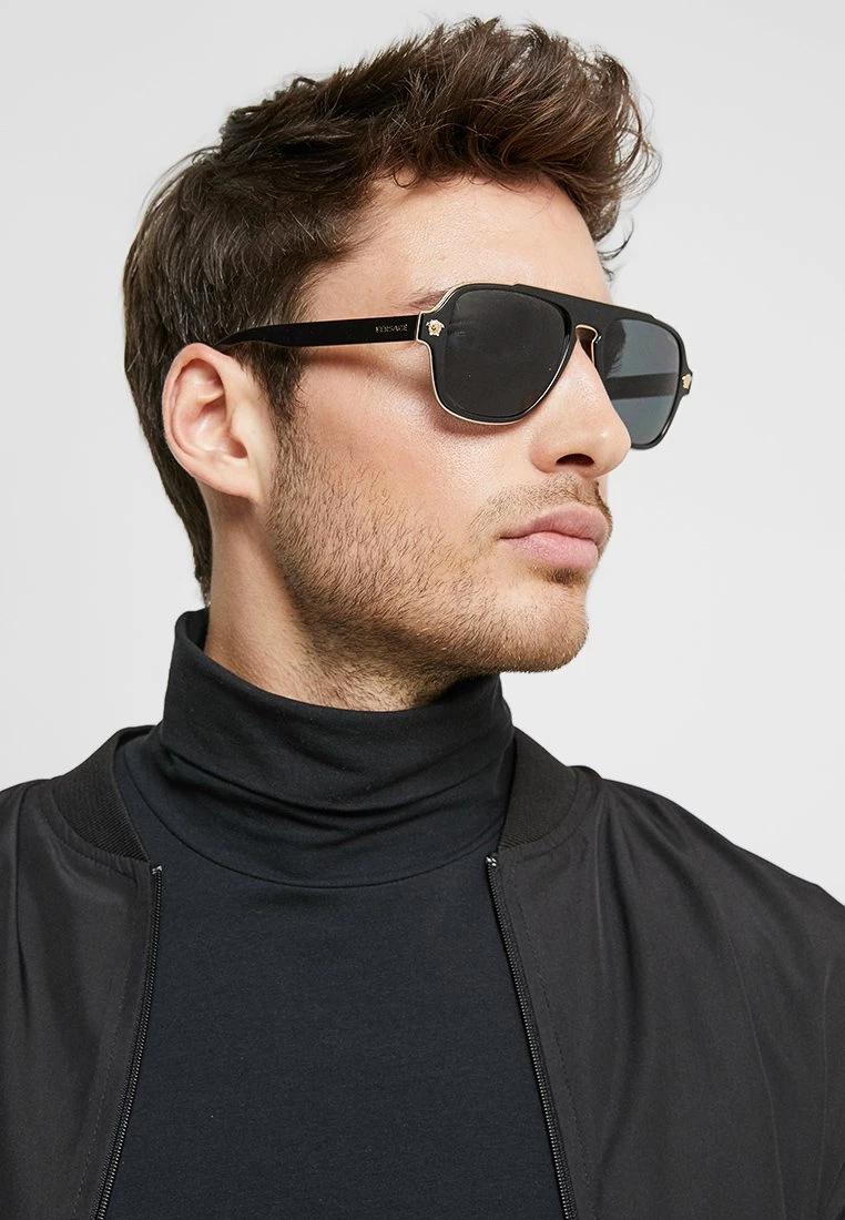 Versace Lunettes De Soleil Black Homme 2 Versace Lunettes De Soleil Black Homme – Image 2