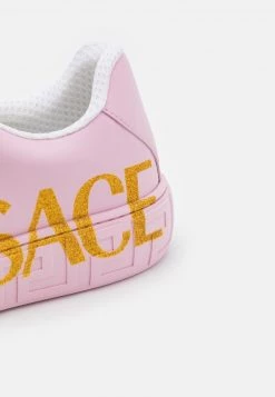 Versace Enfant Baskets Basses Light Pink/oro -Versace Soldes 2022 d188a3ce5f854d329f58a6989cdc38bd
