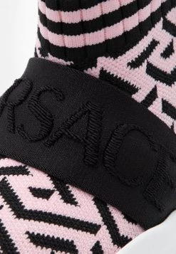 Versace Enfant Baskets Montantes Candy/black 11 Versace Enfant Baskets Montantes Candy/black -Versace Soldes 2022 d30e654648e647719d00c08883b6e0ef