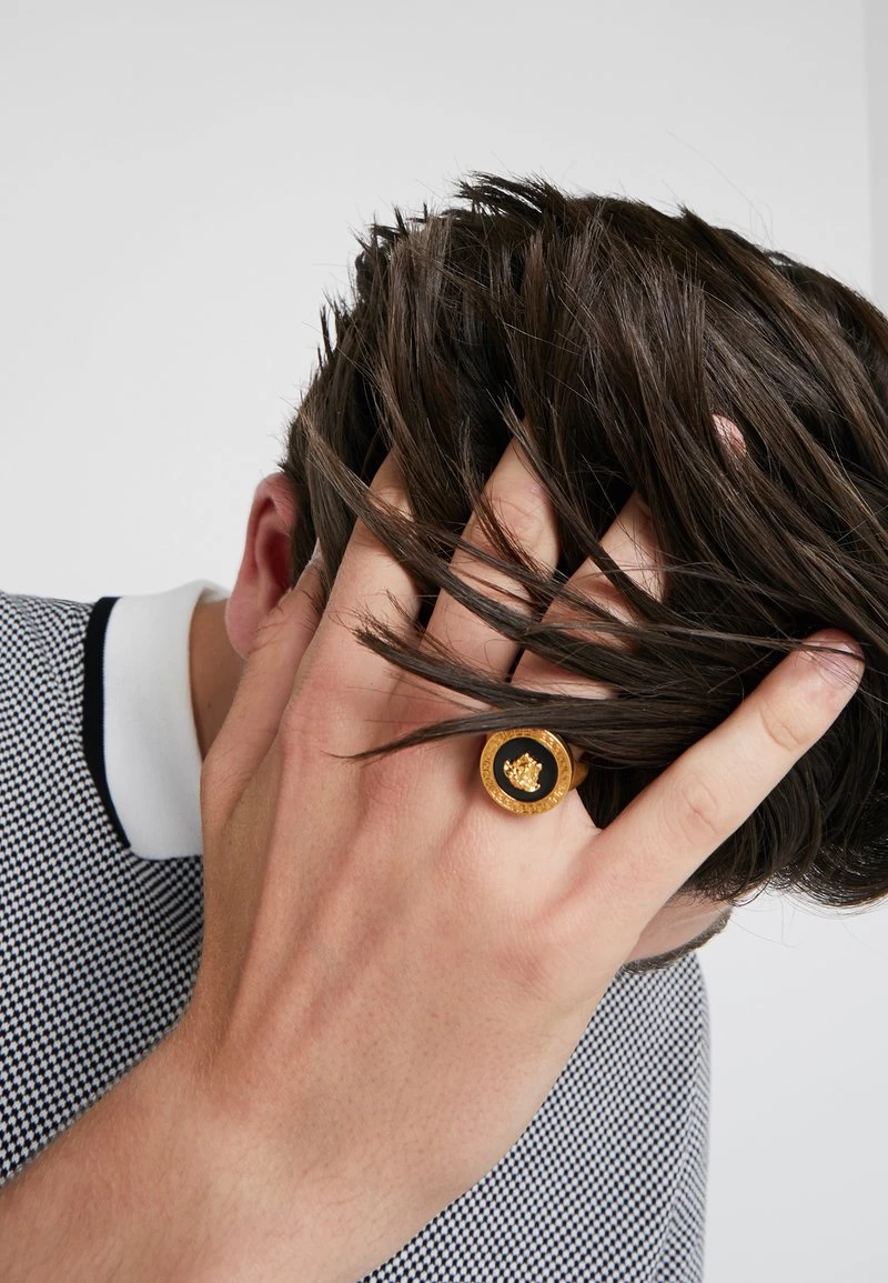 Versace Unisex Bague Nero/oro Tribute 2 Versace Unisex Bague Nero/oro Tribute – Image 2