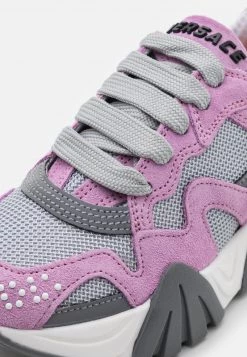 Versace Enfant Baskets Basses Lilla/argento -Versace Soldes 2022 e7183c6bee2a43018ea0aa99b5fb0a55