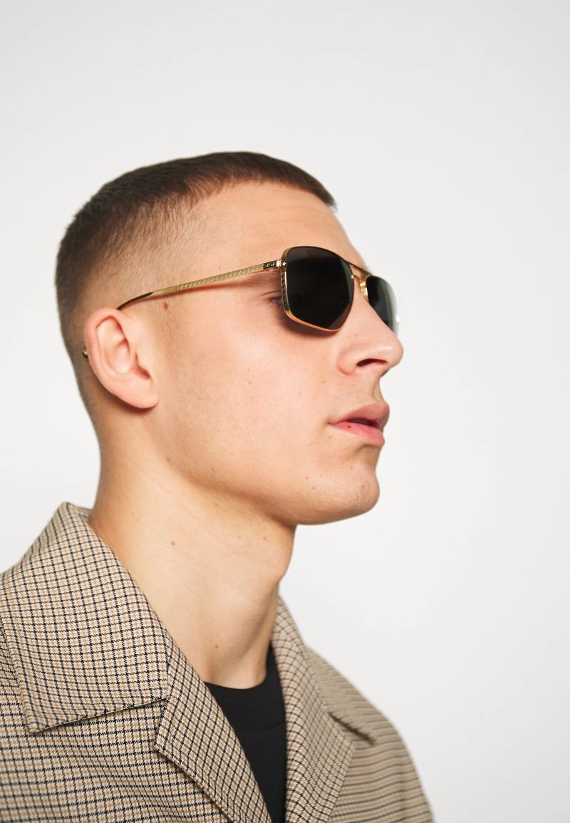 Versace Lunettes De Soleil Gold Coloured Homme 2 Versace Lunettes De Soleil Gold Coloured Homme – Image 2