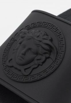 Versace SLIDES UNISEX Mules Black 11 Versace SLIDES UNISEX Mules Black -Versace Soldes 2022 f6458252c9fb47c98362b114b2735726