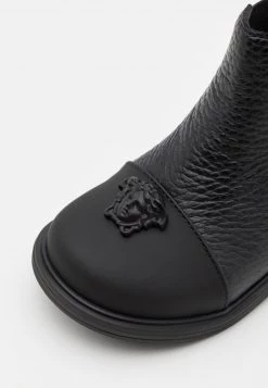 Versace Enfant Bottines Nero 11 Versace Enfant Bottines Nero -Versace Soldes 2022 f6c17df57c57424b99bf1b1e3d4c78b3