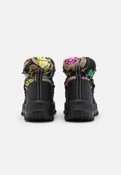 Versace Enfant Bottes à Lacets Nero/multicolor 8 Versace Enfant Bottes à Lacets Nero/multicolor -Versace Soldes 2022 f91c14e581674a86bf38cbccddec95c8