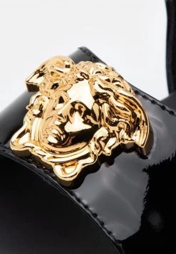 Versace Sandales Black/gold Enfant -Versace Soldes 2022 f9f981ef323a4f348467ff7fb3c04e13