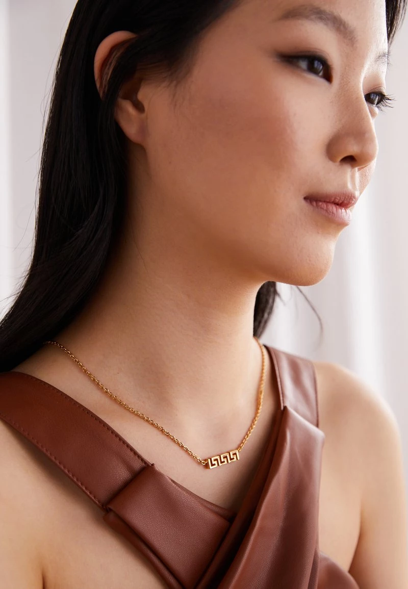 Versace Femme Collier Gold Coloured 4 Versace Femme Collier Gold Coloured – Image 4